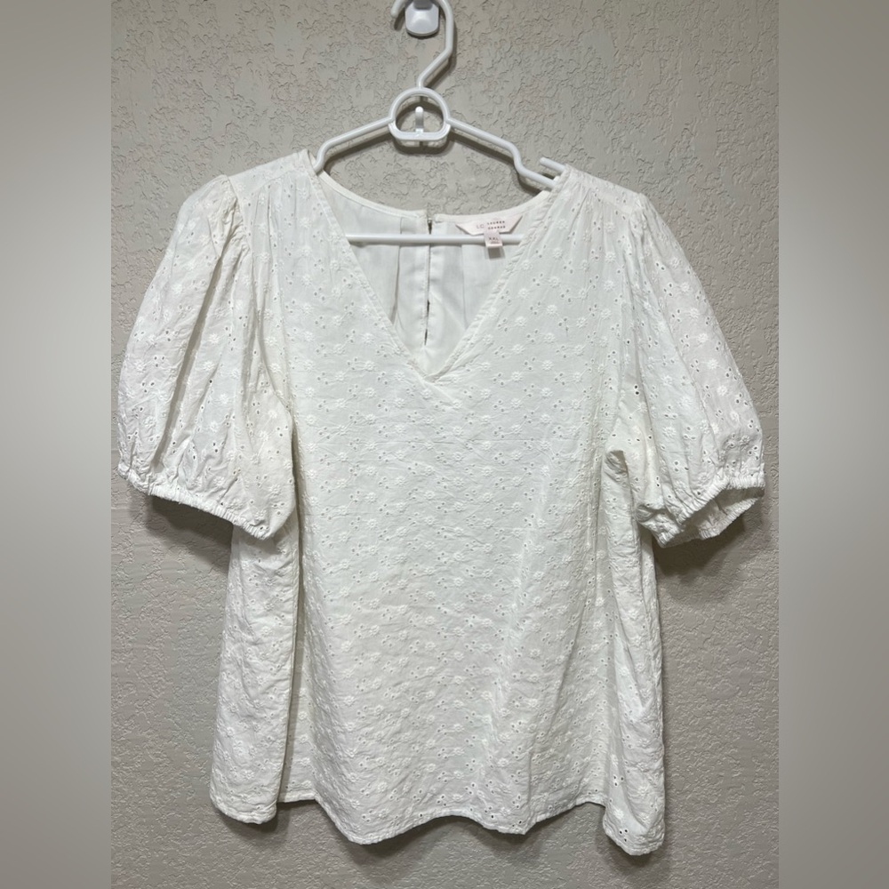LC LAUREN CONRAD White eyelet lace floral detail short puff sleeve blouse